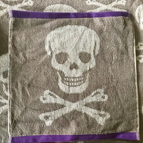 Betsey Johnson 3 Towels Skelator Skull Purple Set - Picture 5 of 6